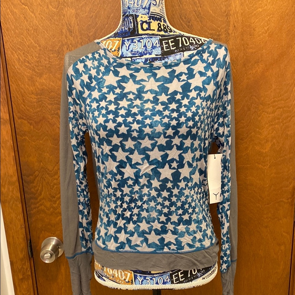 Unity Star Patterned Blue and Gray Women's Top size medium, NWT